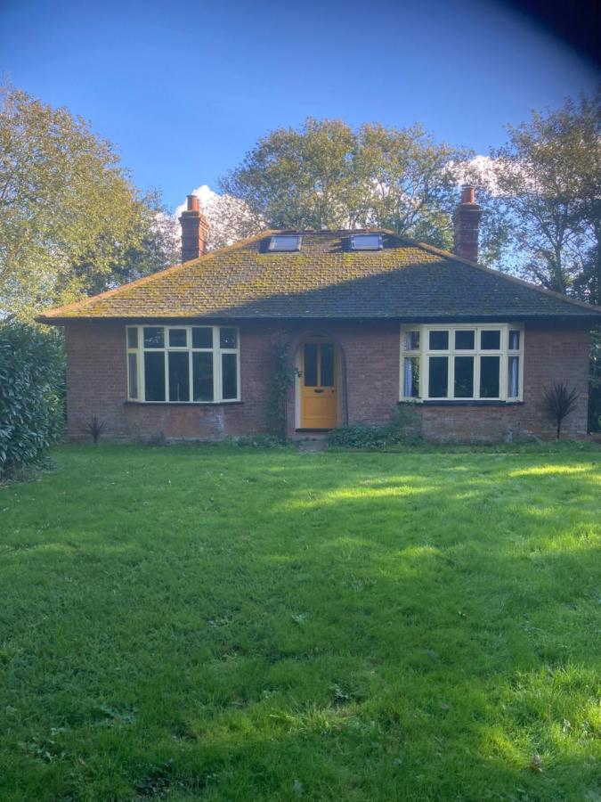 Woodland Retreat, Market Lane, Blundeston, Lowestoft Holiday home *